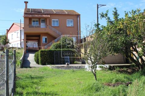 Casa con dos viviendas independientes con ideal ubicación!!