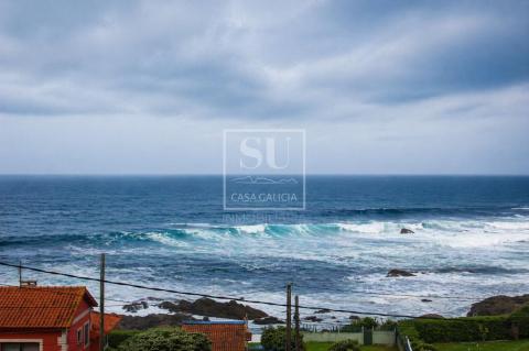 Chalet de piedra con impresionantes vistas al mar