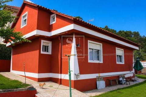 Casa con finca y buena ubicación en Baiona