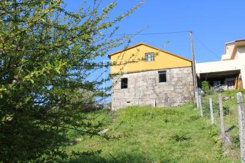 Acogedora propiedad de construcción tradicional gallega