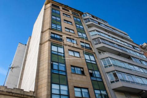 Amplia y luminosa vivienda situada frente al Parque de Castrelos