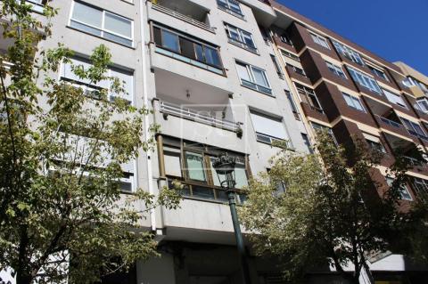 Amplio piso con garaje y trastero en la zona de Povisa, Vigo